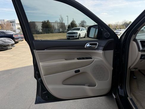 Used 2017 Jeep Grand Cherokee Overland image 13