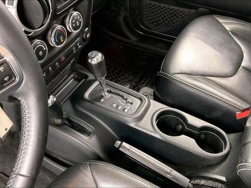 Used 2016 Jeep Wrangler Unlimited Rubicon AWD/4WD image 14