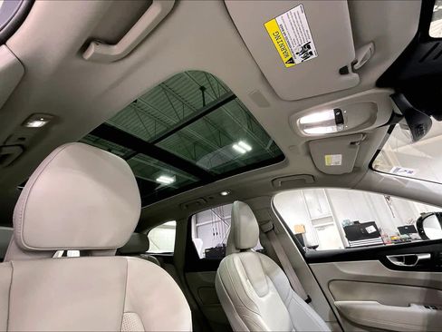 Certified 2024 Volvo XC60 B5 Ultimate w/ Climate Package image 13