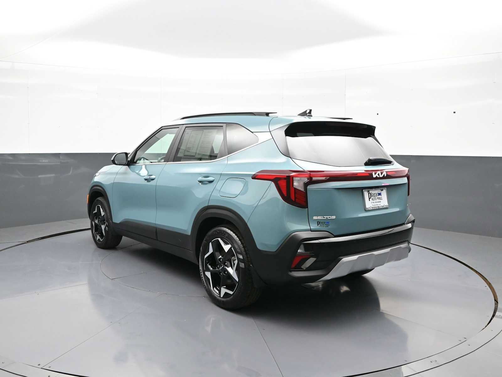 Certified 2025 Kia Seltos EX w/ EX Sunroof Package AWD/4WD image 8