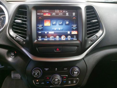 Used 2016 Jeep Cherokee Limited FWD image 20