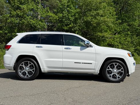 Used 2019 Jeep Grand Cherokee Overland AWD/4WD image 4