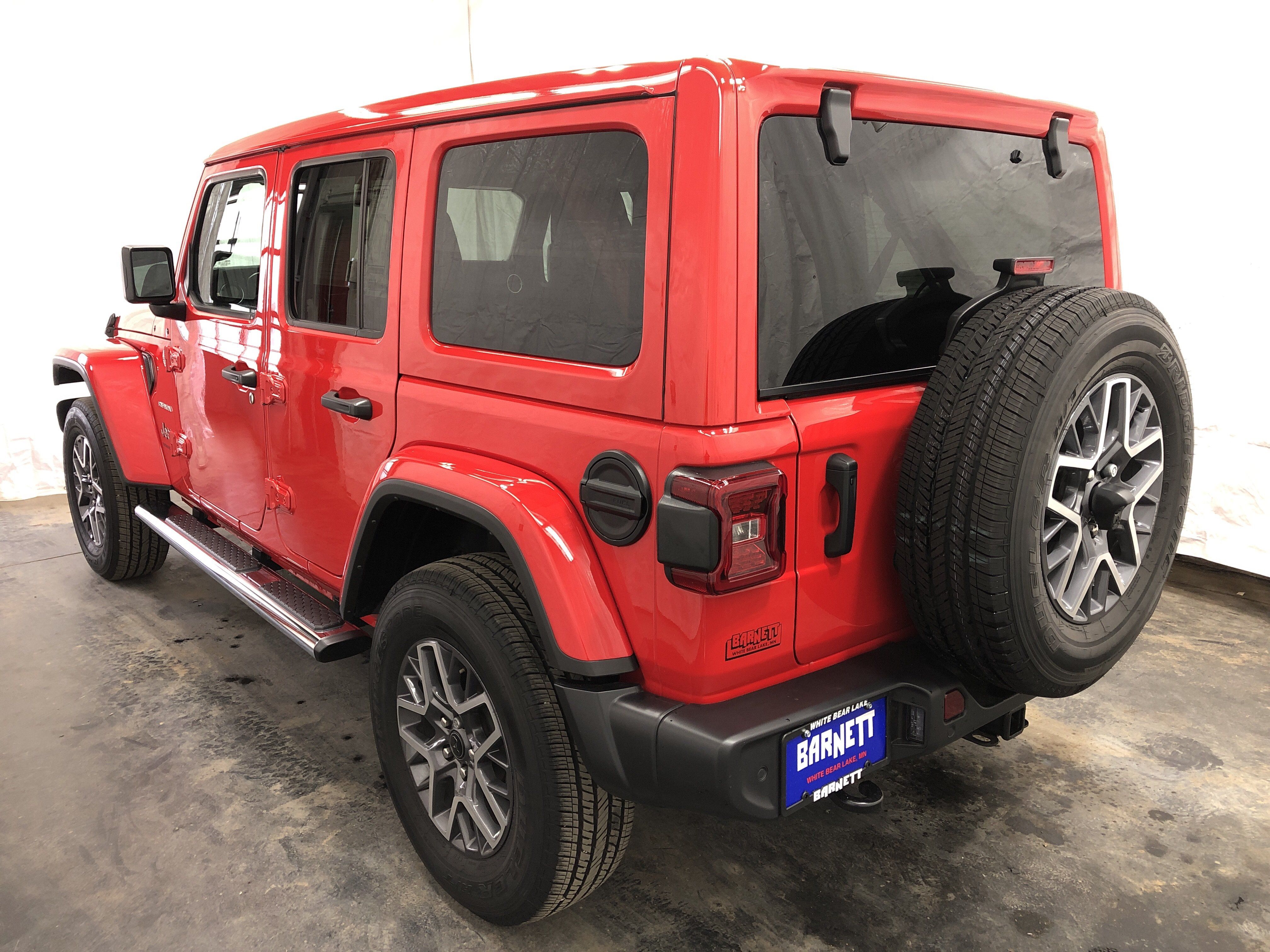 Certified 2024 Jeep Wrangler Unlimited Sahara w/ Technology Group AWD/4WD image 6