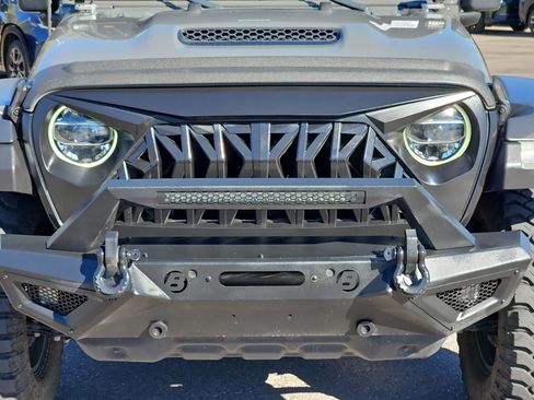 Used 2021 Jeep Gladiator Mojave w/ LED Lighting Group AWD/4WD image 9