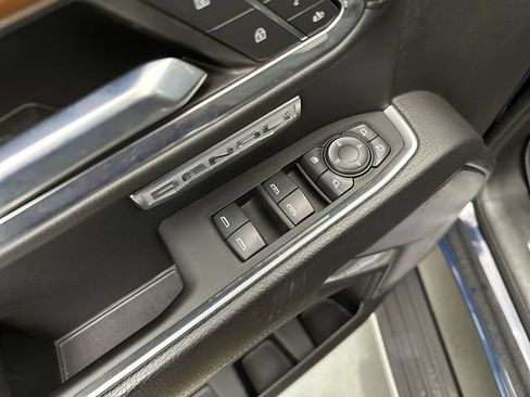 Used 2022 GMC Sierra 1500 Denali w/ Technology Package AWD/4WD image 18