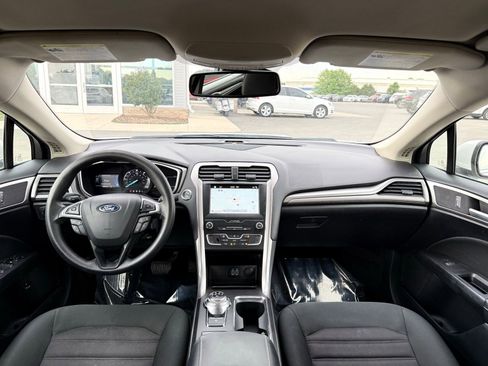 Used 2019 Ford Fusion SE FWD image 20