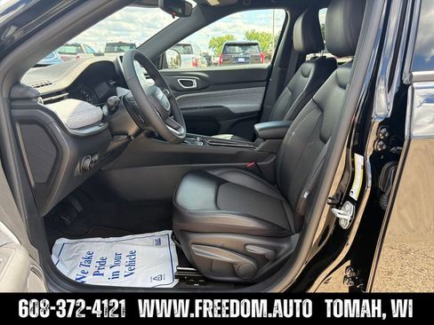 Used 2026 Jeep Compass Latitude AWD/4WD image 9