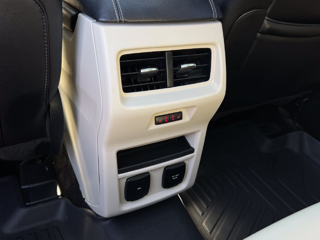 Used 2018 Ford Edge Titanium w/ Equipment Group 302A FWD image 19