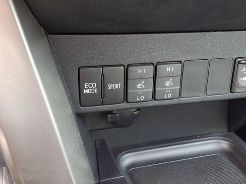 Used 2016 Toyota RAV4 Limited FWD image 28