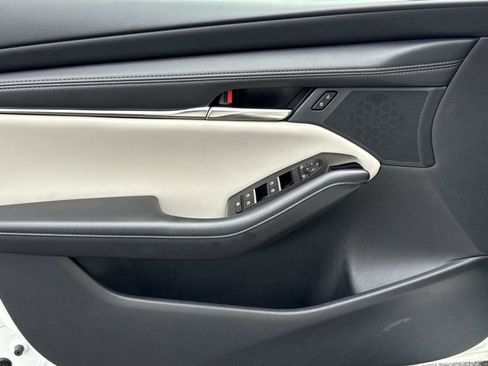 Used 2024 MAZDA MAZDA3 s image 17