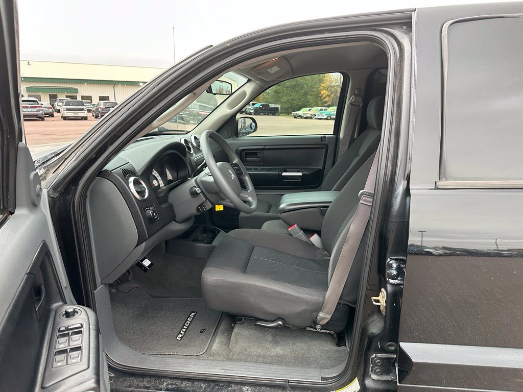 Used 2006 Mitsubishi Raider LS AWD/4WD image 10