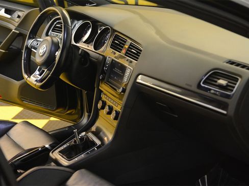 Used 2017 Volkswagen GTI SE image 30