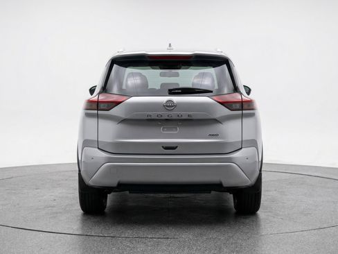 Used 2025 Nissan Rogue SV image 7