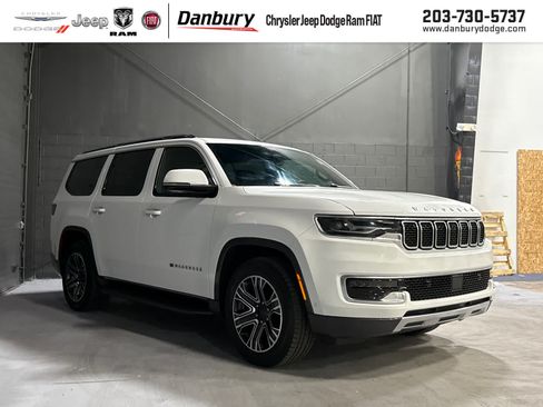 Used 2022 Jeep Wagoneer Series III w/ Rear Seat Video Group 1 AWD/4WD image 1