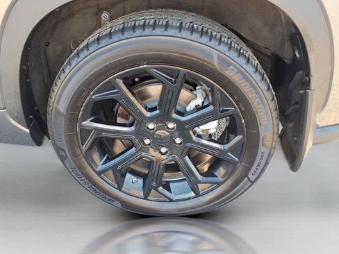 Used 2023 Toyota Highlander L image 9