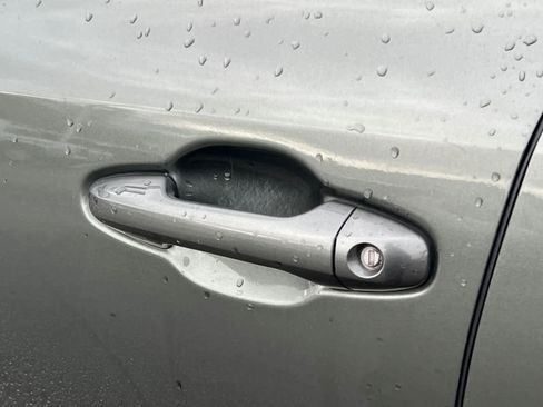 Used 2014 Toyota Highlander Limited image 19