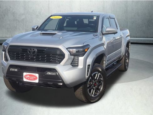 Used 2025 Toyota Tacoma TRD Sport w/ TRD Sport Premium Package AWD/4WD image 19