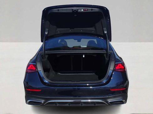 Used 2025 Mercedes-Benz E 350 4MATIC Sedan image 9