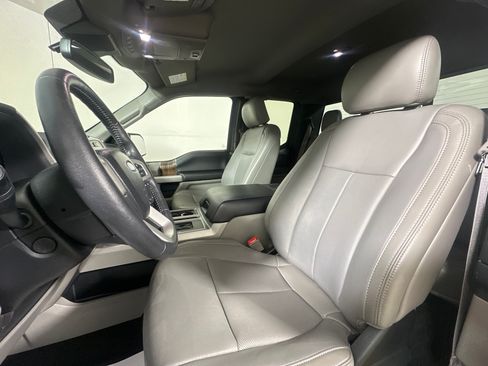 Used 2019 Ford F150 Lariat w/ Equipment Group 502A Luxury AWD/4WD image 9