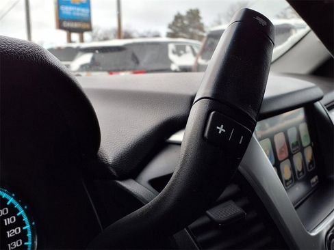 Used 2017 Chevrolet Suburban LT image 17