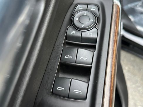 Used 2019 Chevrolet Silverado 1500 High Country w/ Technology Package image 21