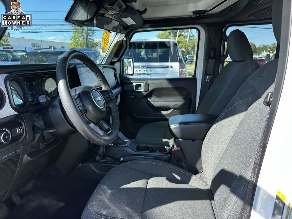 Used 2024 Jeep Wrangler Unlimited w/ Convenience Group AWD/4WD image 14