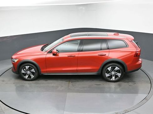 Used 2025 Volvo V60 B5 Cross Country Plus AWD/4WD image 44