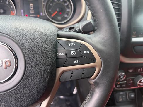 Used 2015 Jeep Cherokee Latitude w/ Comfort/Convenience Group FWD image 22