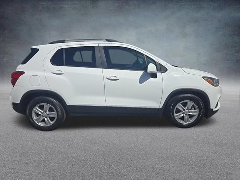 Certified 2021 Chevrolet Trax LT w/ LT Convenience Package FWD image 2