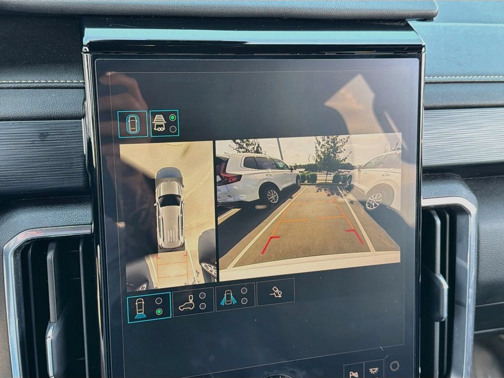 Used 2025 GMC Acadia Elevation FWD image 15