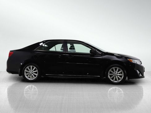 Used 2014 Toyota Camry XLE image 6