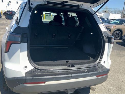 Used 2025 Chevrolet Equinox LT image 4