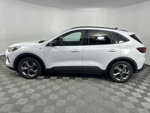 Used 2025 Ford Escape ST-Line FWD image 14