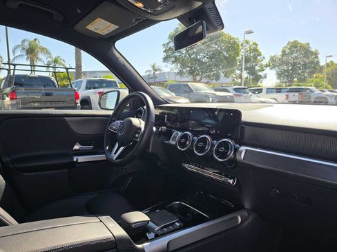 Used 2022 Mercedes-Benz GLB 250 image 11