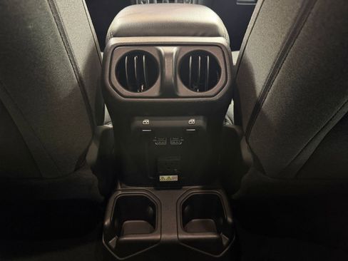 Used 2025 Jeep Wrangler Unlimited Sahara AWD/4WD image 22