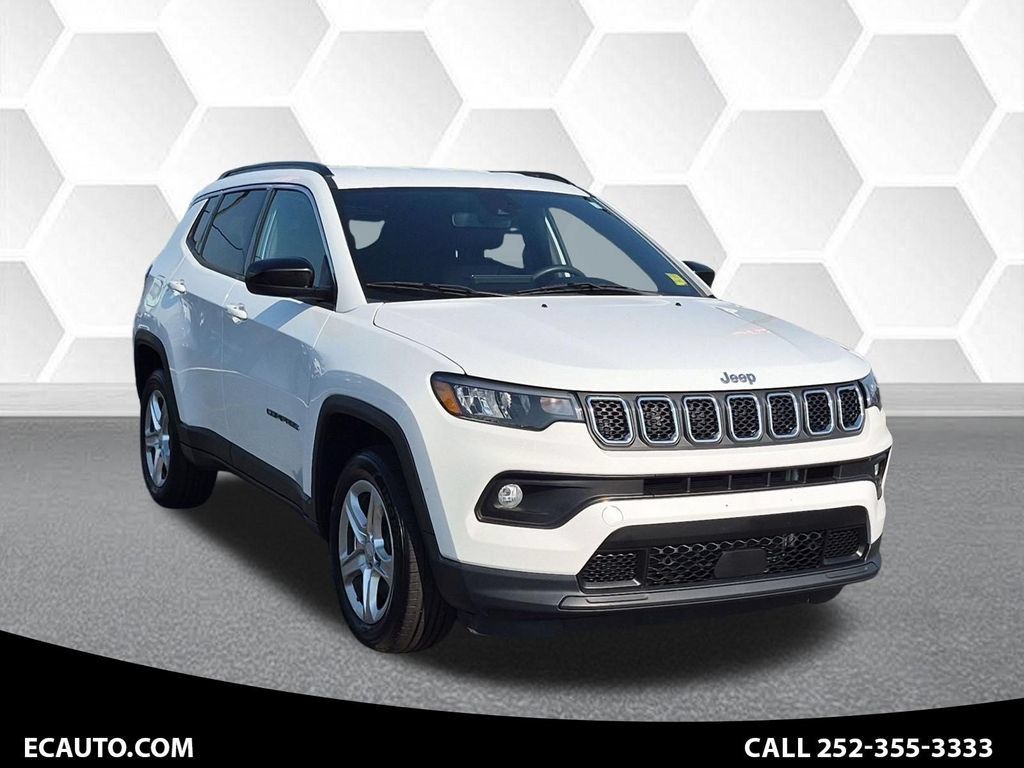 Used 2023 Jeep Compass Latitude AWD/4WD image 1
