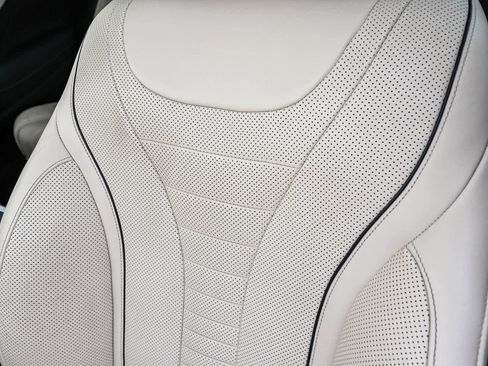 Used 2018 Mercedes-Benz S 560 Sedan image 35