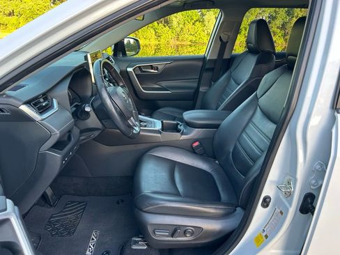 Used 2023 Toyota RAV4 XLE Premium image 14