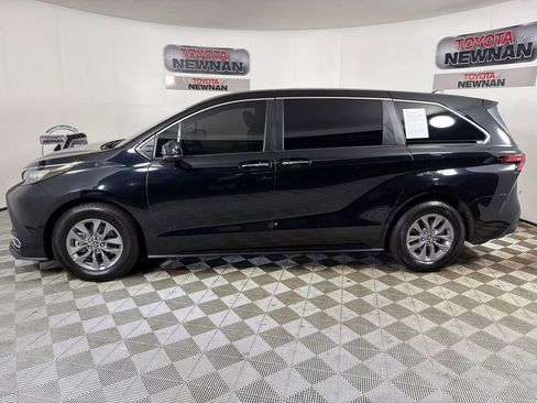 Used 2022 Toyota Sienna XLE FWD image 7