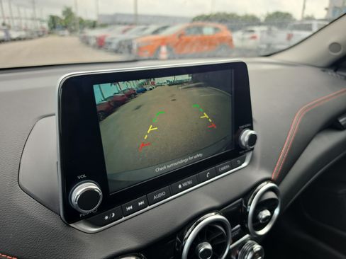 Used 2025 Nissan Sentra SR FWD image 8