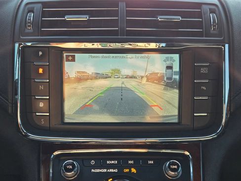Used 2018 Lincoln Continental Select w/ Continental Climate Package AWD/4WD image 24