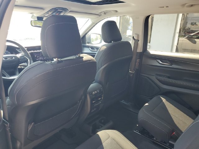 Used 2023 Jeep Grand Cherokee L Laredo RWD image 32