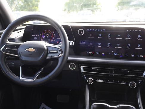 Used 2025 Chevrolet Traverse LT w/ Driver Confidence Package AWD/4WD image 25