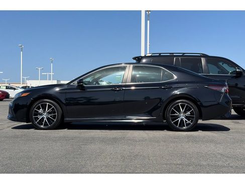 Used 2023 Toyota Camry SE FWD image 7