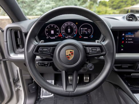 Certified 2024 Porsche Cayenne S AWD/4WD image 33