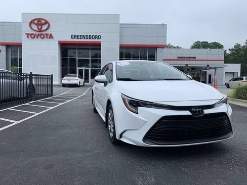 Used 2026 Toyota Corolla LE FWD image 2