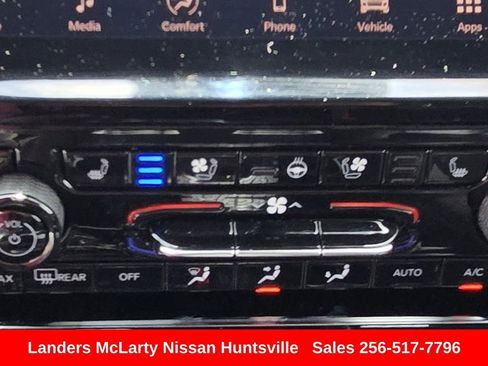 Used 2024 Jeep Grand Cherokee Limited w/ Luxury Tech Group II RWD image 23