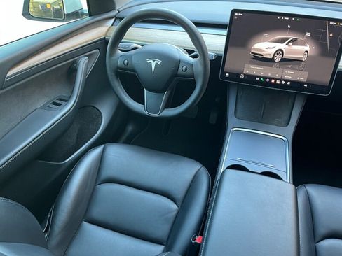 Used 2024 Tesla Model Y Long Range RWD image 17