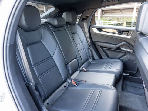 Certified 2025 Porsche Cayenne Coupe image 47