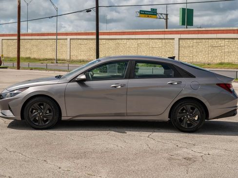 Used 2023 Hyundai Elantra SEL w/ Cargo Package FWD image 5